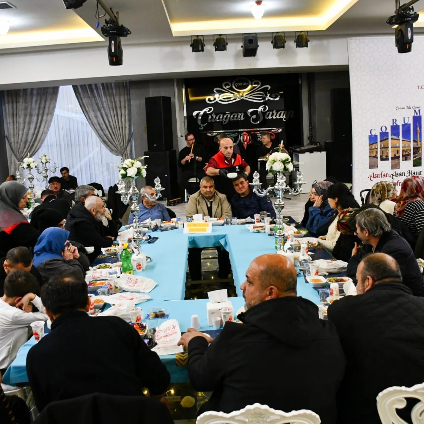 Ramazan’ın bereketini ve paylaşmanın huzurunu Çorum’da gönül soframızda bir araya gelerek…